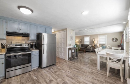 Wells House | Private Beach House - Steps from Drakes Island Beach!