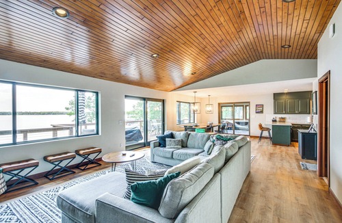Baxter Cabin | Private Beach & Dock: White Sand Lake Retreat!