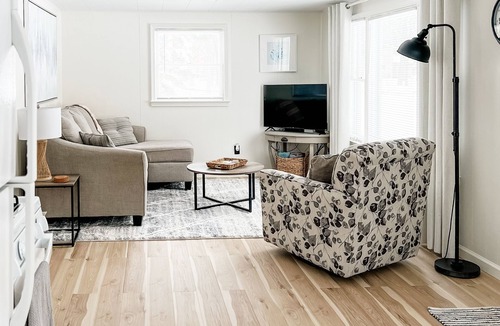 Caseville Cottage | Private beach & lake access-Cozy Cottage