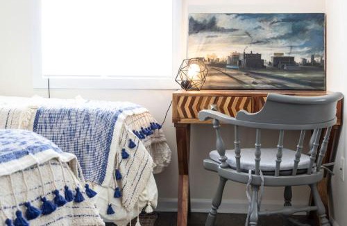 Torrington Apartment | Private Classy 2nd Flr 3 Bed Apt Near Downtown