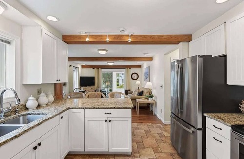 Ocean Park Apartment | Private Coastal 3 BD Residence in Ocean Park