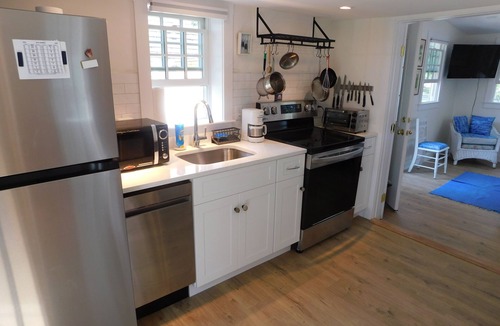 Wellfleet Cottage | Private Cottage Close to Town CS0047