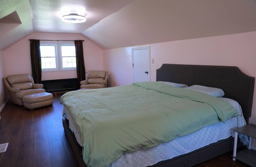 Clinton House | Private Country Suite Near Truman Lake & Fishing
