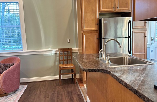Greene House | Private Cozy 1-bedroom with Mt. Washington View close to Hospitals