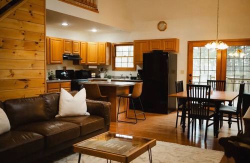 Rockbridge Cabin | Private Cozy Cabin, Hot Tub, Soaking Tub, Fire Pit & Hammocks!