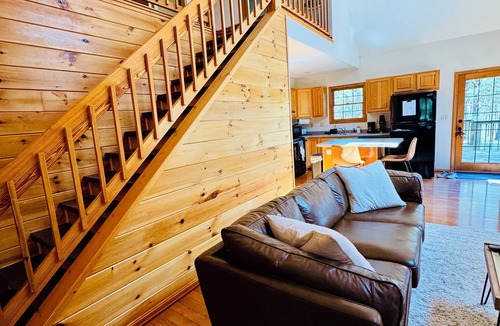 Rockbridge Cabin | Private Cozy Cabin, Hot Tub, Soaking Tub, Fire Pit & Hammocks!