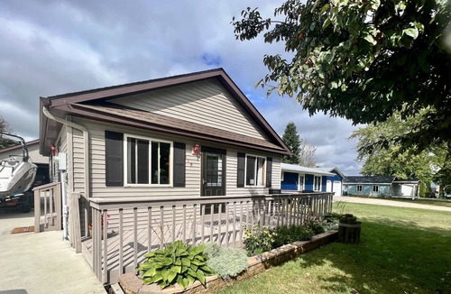 Houghton Lake Heights House | Private dock and adventures await at Wildlings Lodge!