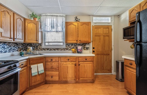 Pittsburgh House | Private Duplex w/Fenced Yard, Pet-Friendly, Close to Downtown, Extended Stays