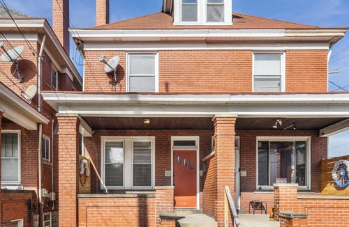 Pittsburgh House | Private Duplex w/Fenced Yard, Pet-Friendly, Close to Downtown, Extended Stays