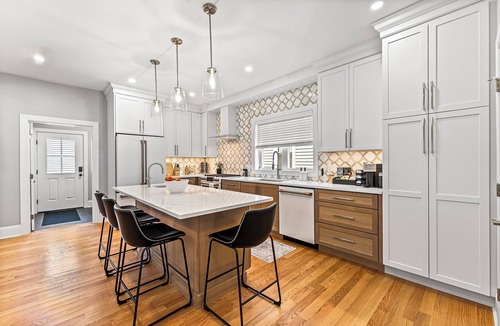Winter Hill House | Private Home & parking kids cubby walk to train 10min to Boston, Havard,Tufts.