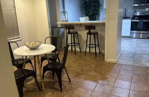 Warren House | Private house 1 bedroom 1 bath ground-floor