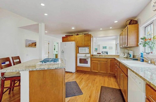Lagoon Heights House | Private house with jetted tub, deck, grill, central AC and large yard