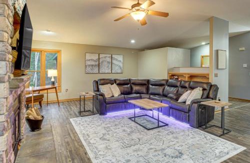 Melrude House | Private Lakefront Home w/Game Room in Aurora!