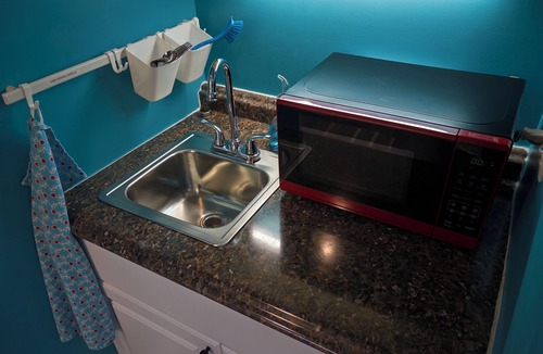 Inglewood Apartment | Private Nashville Guest Suite with Sunroom & Records - 1 Exit from Opryland