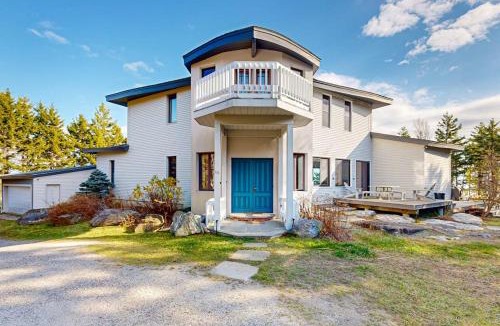 Ocean Point House | Private Oceanfront Home - 2 Fireplaces, 4 Decks & Grill, Dog-friendly