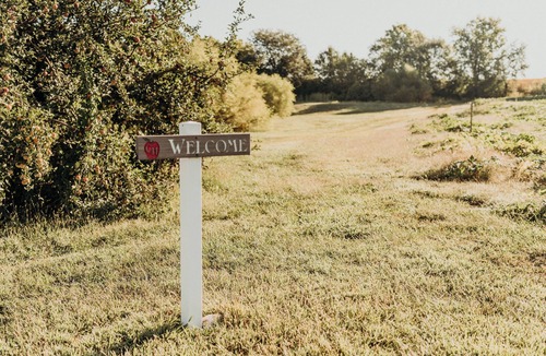 Waldron House | Private Orchard Estate Near KC - World Cup Stay