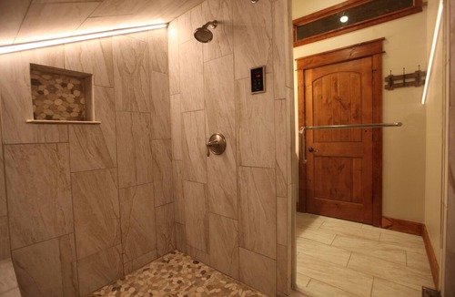 Remer Cabin | Private Paradise- Luxury lodge and Event Venue. year-round adventure!
