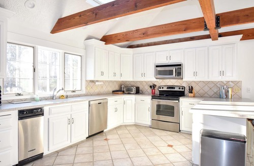 Orleans House | Private pool 3 mins to Skaket Beach!