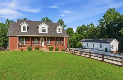 Joelton House | Private Pool Estate Sleeps 20 with Guest House
