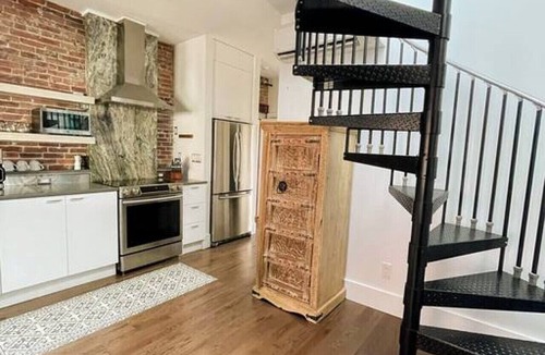 Downtown Portland Apartment | Private Rooftop Deck!/Artsy Apt/Old Port Arts Dist