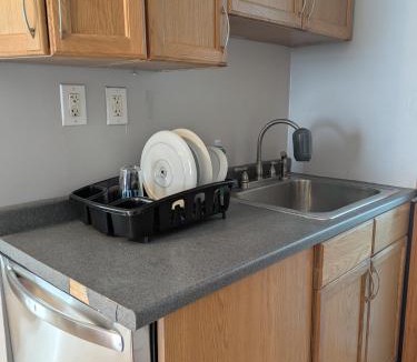 Middleborough House | Private Room in 3-bedroom apartment