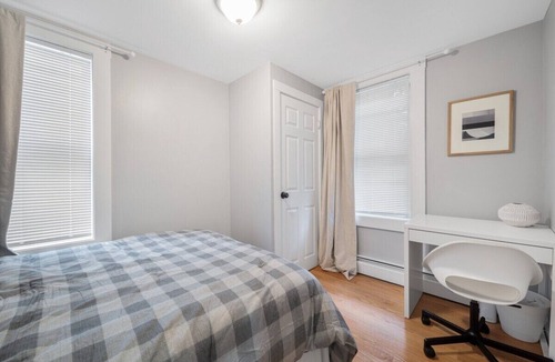 Columbus Park - Andrew Square Apartment | Private Room with Shared Bath in Quiet Street