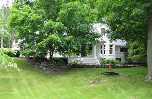 Clinton Corners Bed & Breakfast | Private setting on country farm near Rhinebeck