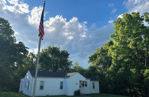 Portsmouth House | Private, wooded, and convenient cottage just blocks from SOMC