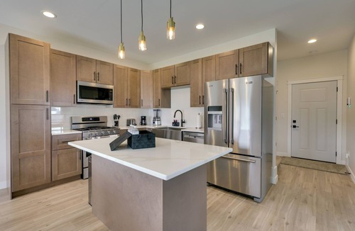 Williston House | Professional Base in Williston! New-Build Townhome