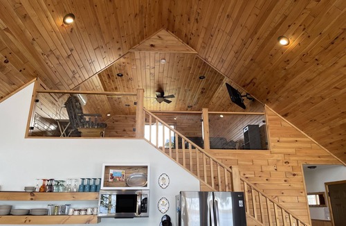 Ponsford House | PROMO 22% WEEKLY DISCOUNT Beautiful, Clean, Home on Lake with Resort Amenities