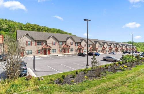 Clarksville Apartment | Properties by Preston I 2Bd/2bth Townhome
