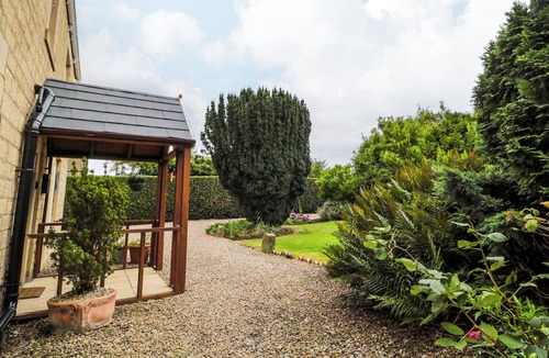 Prudhoe Cottage | PRUDHOE COTTAGE, pet friendly, character holiday cottage in Prudhoe