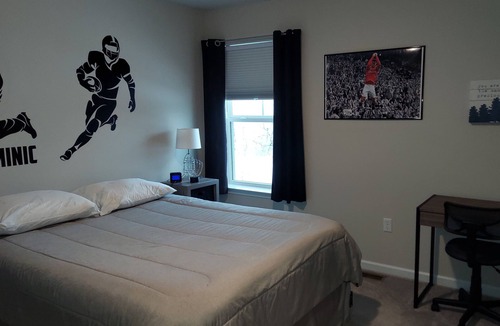 Bellefonte House | PSU-WE ARE 7 miles away. Free Breakfast, Home Gym & Ping Pong