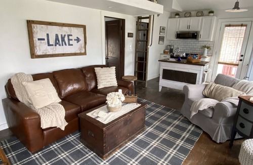 Lakeview Cottage | Ptoobies Place- AMAZING cottage BOAT DOCK & deck!