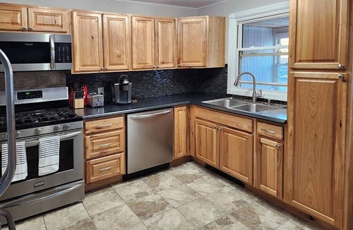 Ocean Park Condo | Quaint 2-bedroom, 1-bathroom condo, two short blocks from the beach!