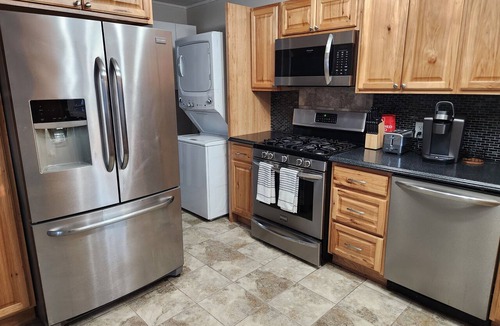 Ocean Park Condo | Quaint 2-bedroom, 1-bathroom condo, two short blocks from the beach!