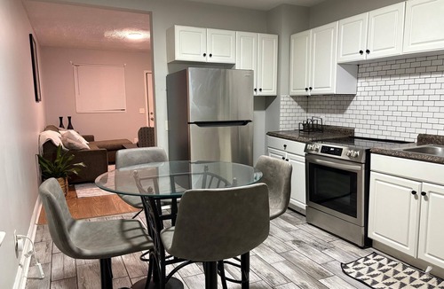 Hamtramck Apartment | Quaint 2-bedroom apartment in welcoming Hamtramck neighborhood