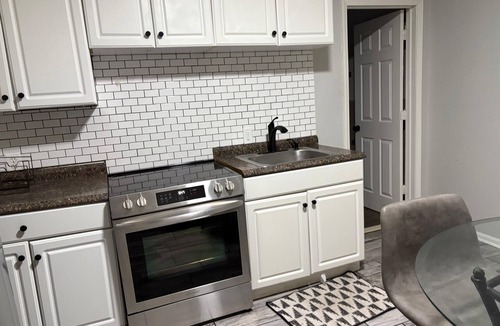 Hamtramck Apartment | Quaint 2-bedroom apartment in welcoming Hamtramck neighborhood