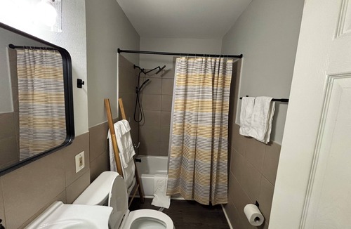Hamtramck Apartment | Quaint 2-bedroom apartment in welcoming Hamtramck neighborhood
