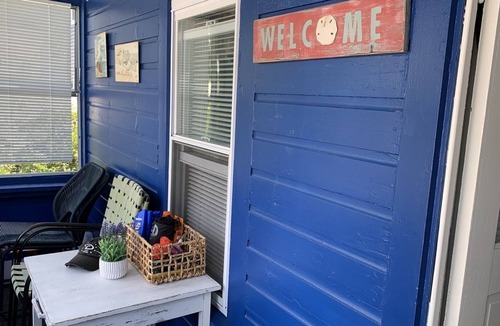Southern Coast Cabin | Quaint 2-Bedroom Cottage