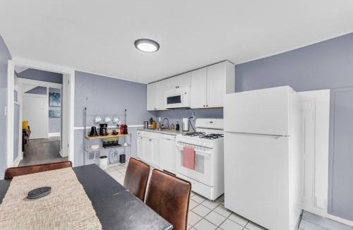 University Circle Apartment | Quaint 2 Bedrooms in Historic Little Italy