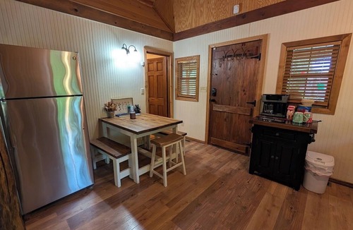 Laurelville Cabin | Quaint Cabin w/Elevated Back Deck Among the Trees