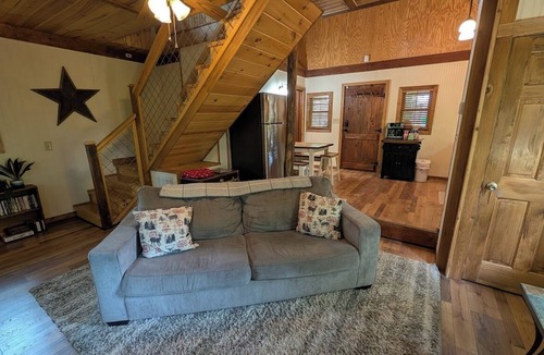 Laurelville Cabin | Quaint Cabin w/Elevated Back Deck Among the Trees