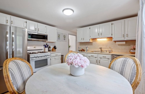 South Yarmouth House | Quaint Cape Cod Home! A/C! Firepit! Dogs Allowed