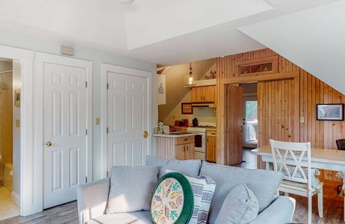 Boothbay Harbor Apartment | Quaint carriage house apartment with ocean views & charming deck