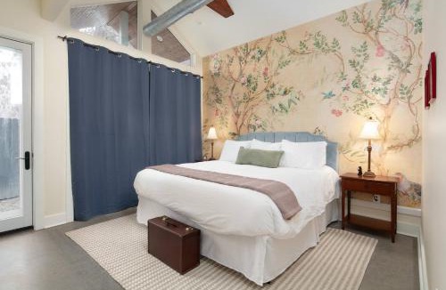 Northside District House | Quaint Cottage in DTown Lex, 15 mins to Horse Park