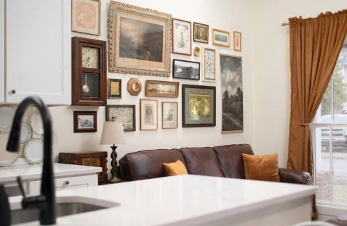 Northside District House | Quaint Cottage in DTown Lex, 15 mins to Horse Park