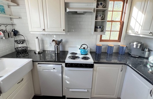 East Orleans Cottage | Quaint cottage in Orleans, 2 bedrooms, upper deck, 2 miles to Nauset beach.