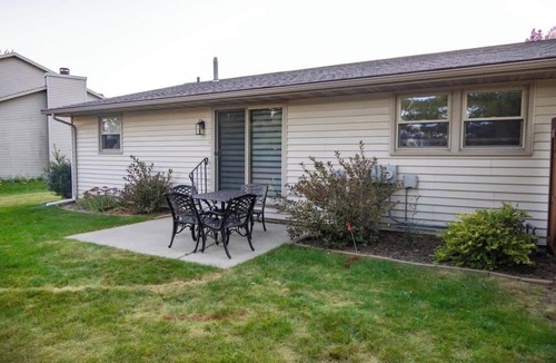 Green Bay House | Quaint Cottage near Lambeau Field