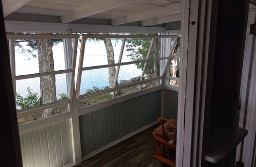 Hudson Cottage | Quaint cottage on the water